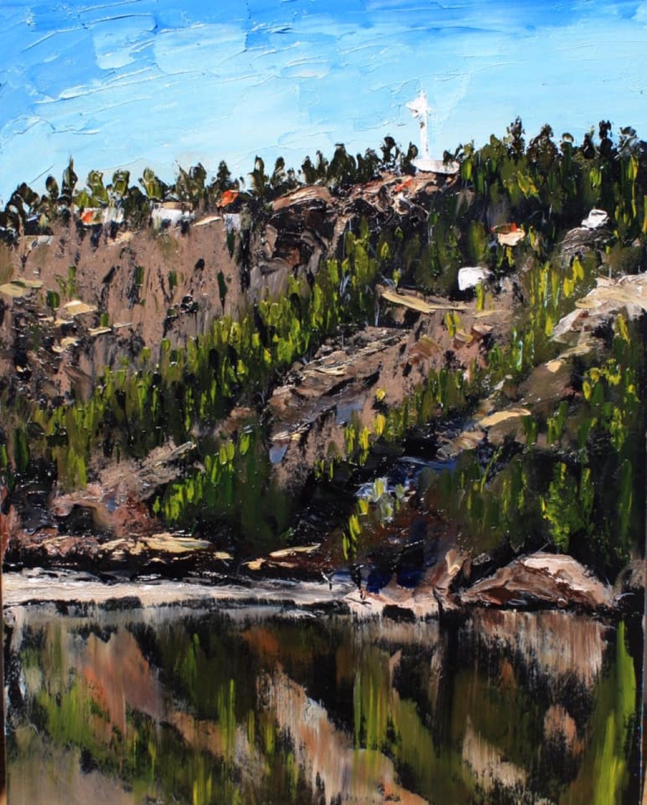 Croix de Ste-Anne, huile de Jean Delisle : falaise boisée de Chicoutimi surmontée de la croix de Sainte-Anne, reflets dans la rivière