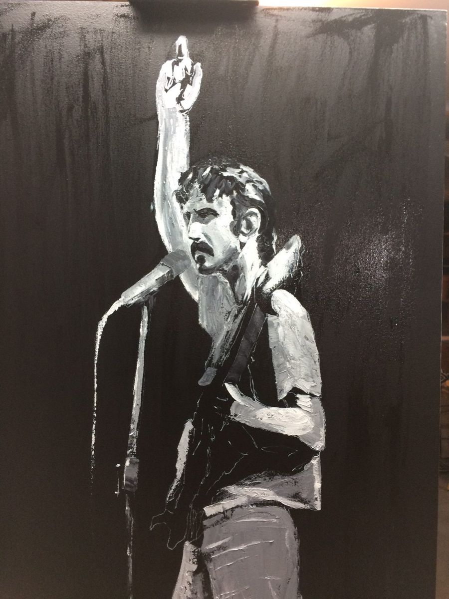 Zappa, deuxième étape : visage, micro et guitare apparaissent en noir et blanc