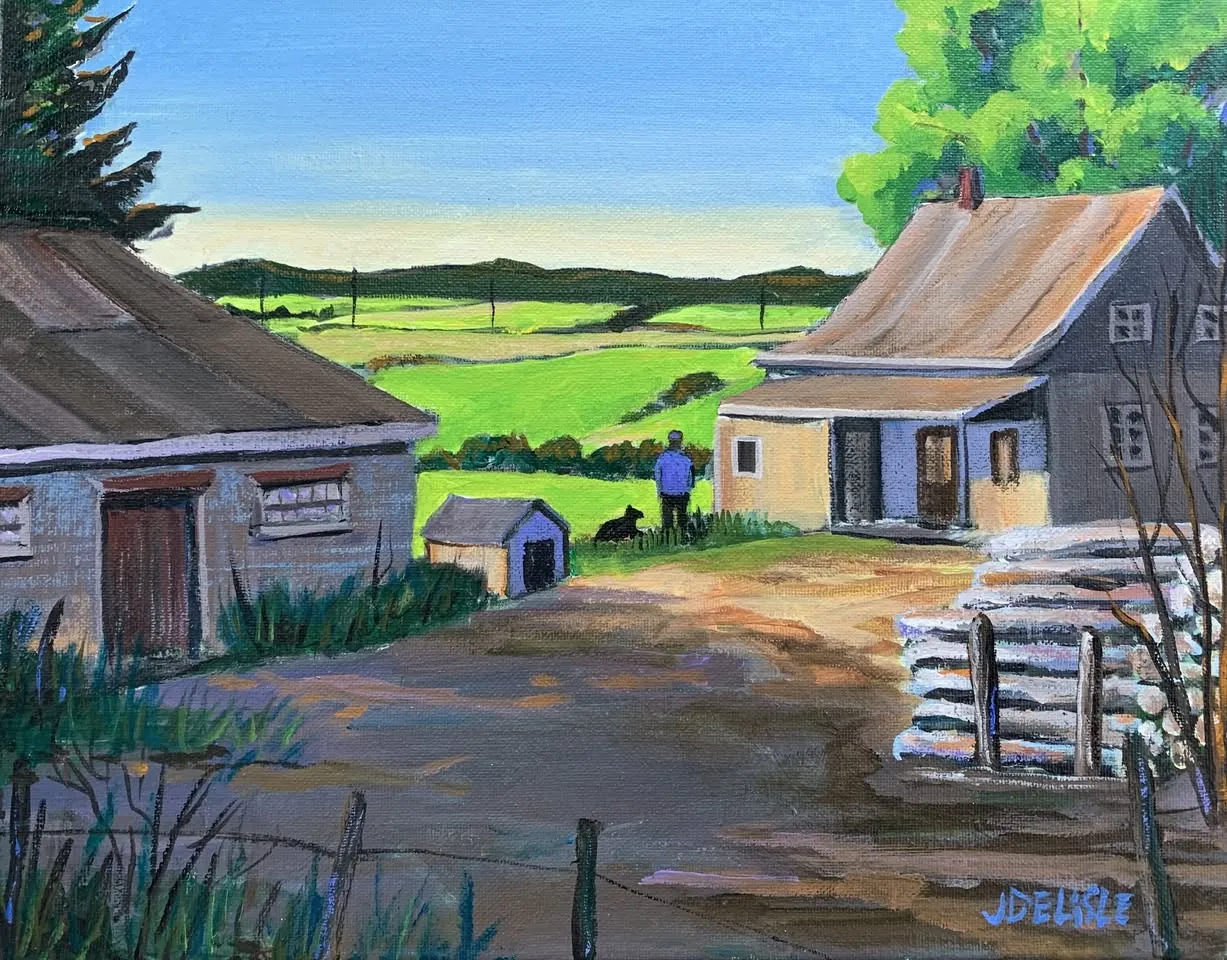 L'écho du passé, acrylique de 11 x 14 po : maison de ferme blanche, bâtiments et champs verts au soleil