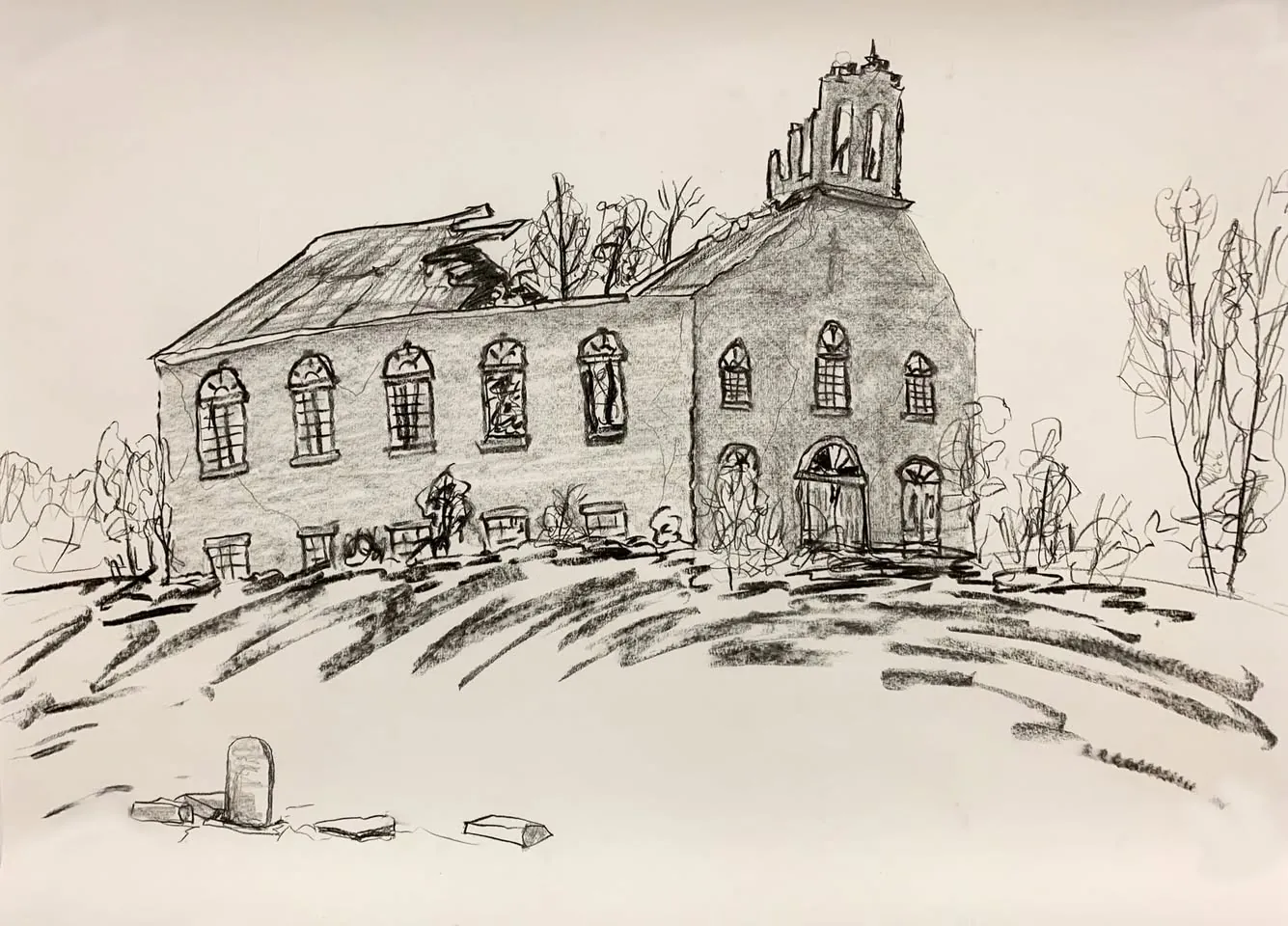 Dessin au fusain : une église abandonnée envahie par la végétation